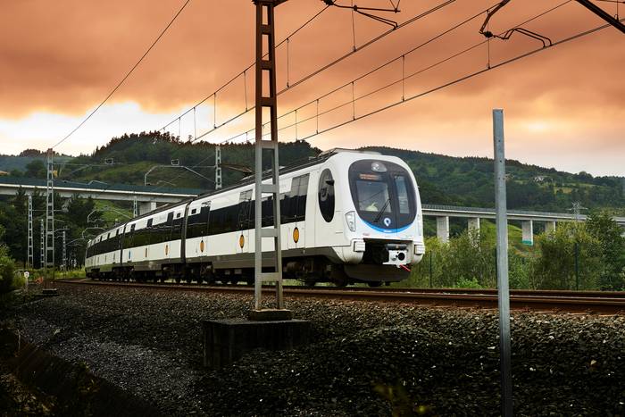 Tren zerbitzu berezia jarriko dute igandean ospatuko duten Kilometroak festarako