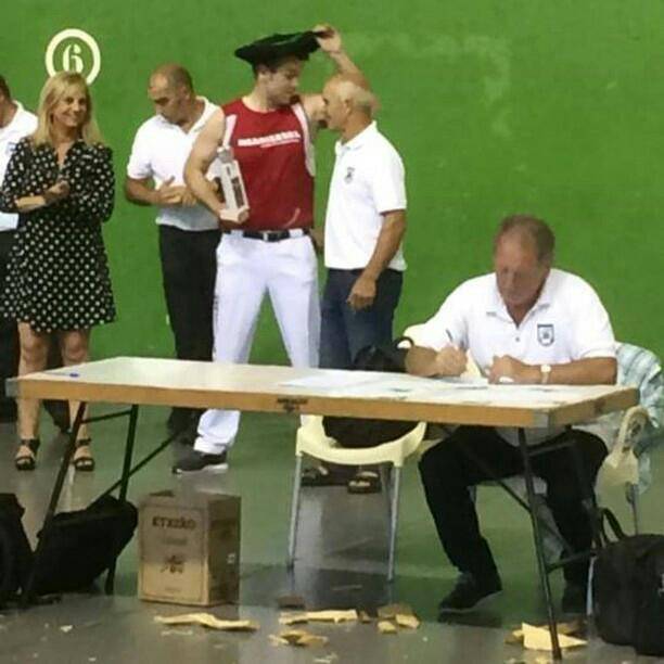Eneko Otañok Gipuzkoako bigarren mailako Aizkolari Txapelketa irabazi du