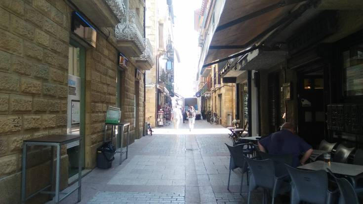 Hiru gazte atxilotu dituzte lapurreta egitea egotzita 