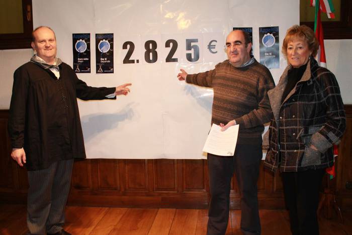 2.825 euro eman dizkio Azpeitiko EAJk Caritasi