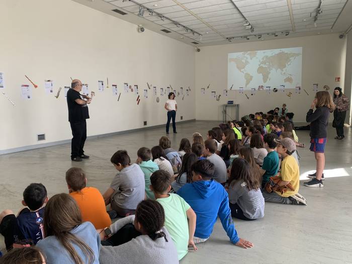 Txikipediarako musika instrumentuen inguruan egindako lanketa, erakusketa bihurtuta