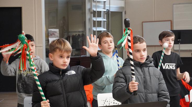 Zuzendari lanetan trebatzen hasi dira haurrak