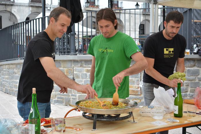 Eman daiteke izena Azpeitiko Sare Eguneko paella txapelketan