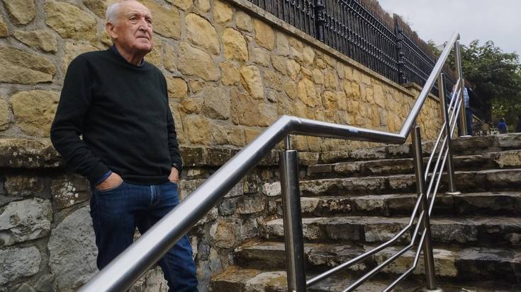 Anjel Lertxundi: "Bada kezka bat, idazleak ez diola ematen hizkuntzari itzultzaileak ematen dion garrantzia"