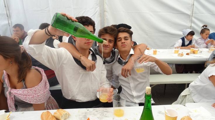 Euskal Jai Egunean lan egiteko deialdia