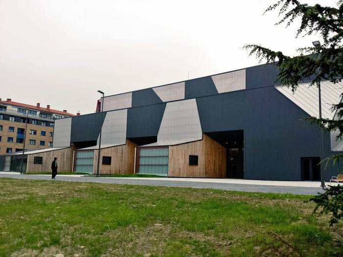 Lekuz aldatu dituzte arratsaldeko zirku tailerra eta ikuskizuna