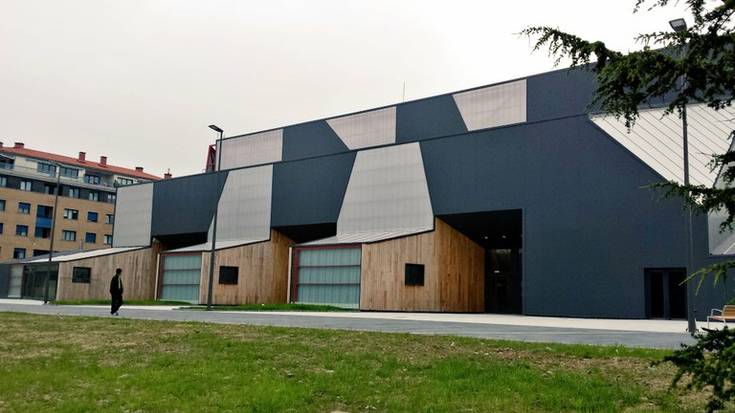 Lekuz aldatu dituzte arratsaldeko zirku tailerra eta ikuskizuna