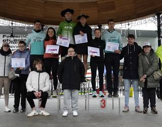 Julen Azpiazu eta Maite Etxezarreta azpeitiarrek irabazi dute 24. San Silbestre lasterketa