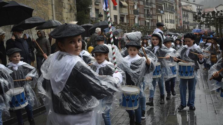 Euriari festarekin erantzun dio umeen danborradak