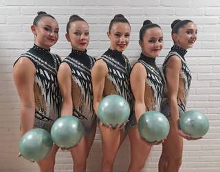 Ibarran eta Arrasaten aritu dira Loretokiko gimnastak
