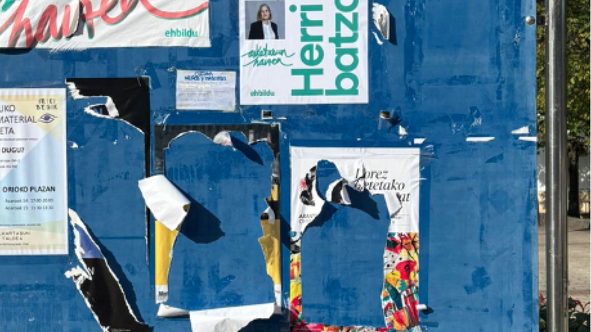 AEK-k salatu du ezezagunak beren kartelak kentzen ari direla