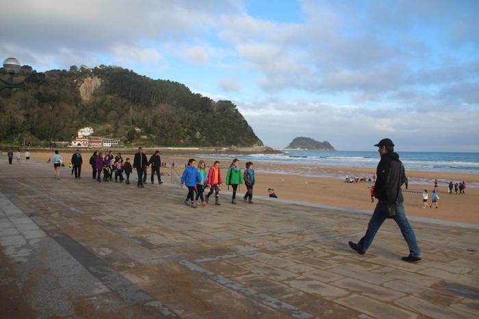 600 lagunek hartu dute parte Zarauzko ibilaldi neurtuan
