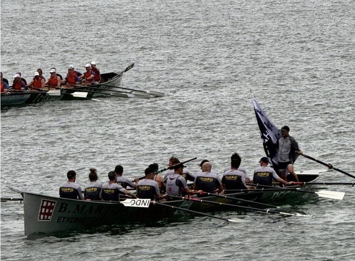 Badok 13 beteranoen ontziak irabazi du Hondarribiako Traineru Jaitsiera