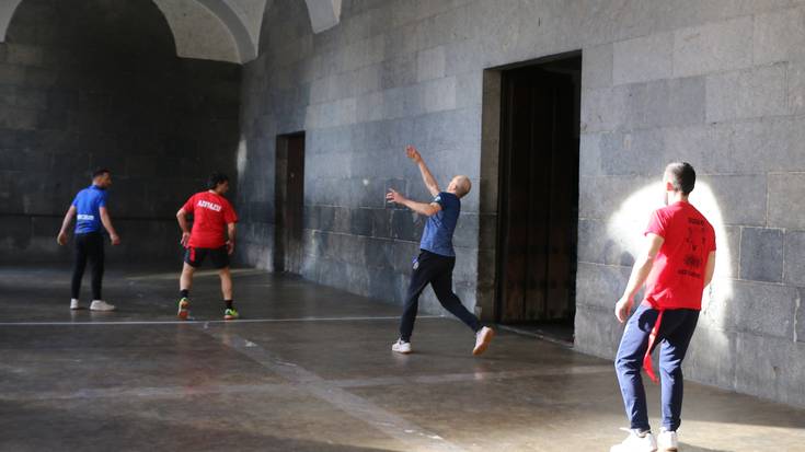 Gaur hasiko dute Pilotari Eguneko gizonen binakako txapelketa