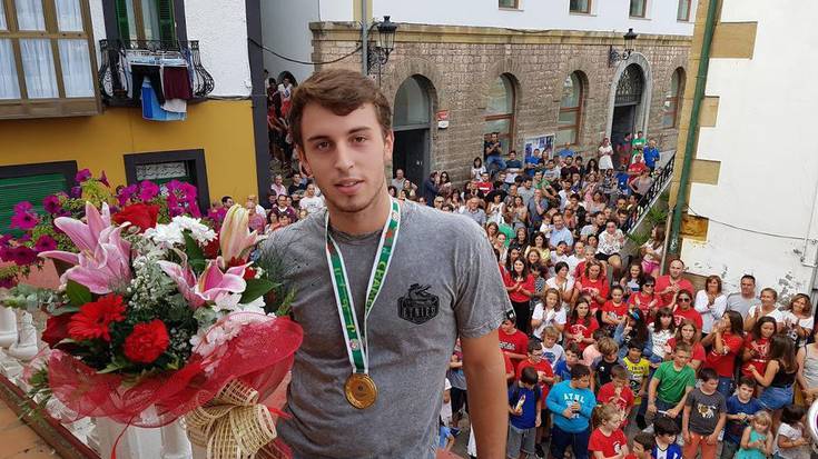 [ARGAZKIAK] Kauldi Odriozolari egindako omenaldia