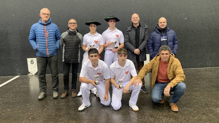 Urko Ostolazak eta Aritz Garikanok irabazi dute Gipuzkoako txapelketa, larruzko paleta modalitatean