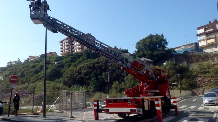 Galernak kolokan jarri zituen Ardantzabideko farolak