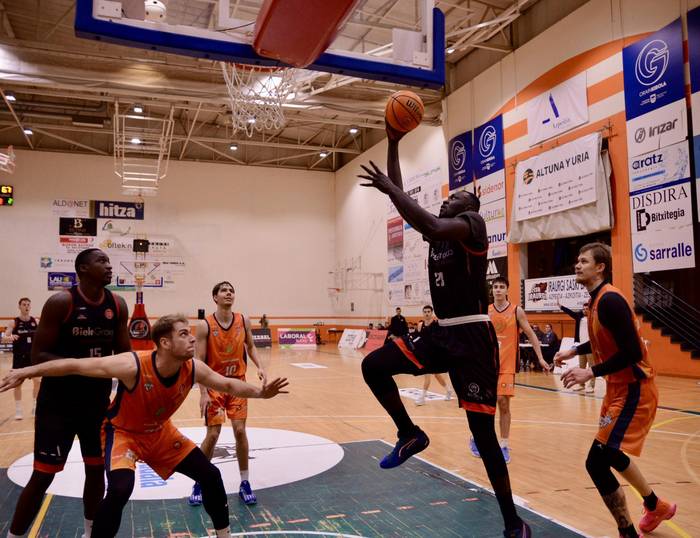 Urteko lehen garaipenaren zain jarraituko du Iraurgik