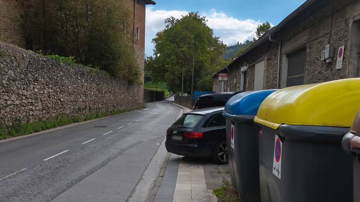 "Autoak espaloiaren gainean"