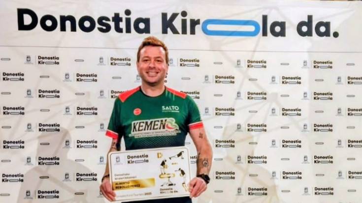 Alberto Rebollok Donostiako Urrezko Kirol Txartela 2025 jaso du