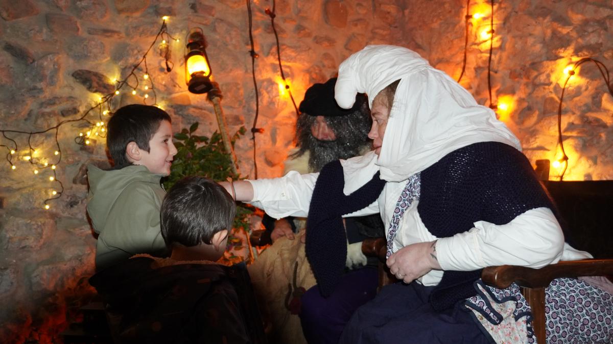 Harrera bikaina egin diote Zestoan Olentzerori eta Mari Domingiri