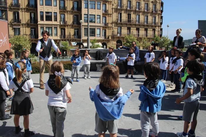 Azpeitia, Orio, Zarautz eta Zumaiako haurrek Victoria Eugenia antzokian  Do Re Ni saioa eskainiko dute