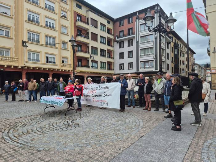 Pentsiodunek astelehenetako elkarretaratzeei heldu diete berriro ere