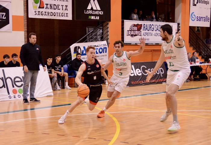 Seigarren garaipena poltsikoratuta omendu ditu ISBk min hartutako jokalariak