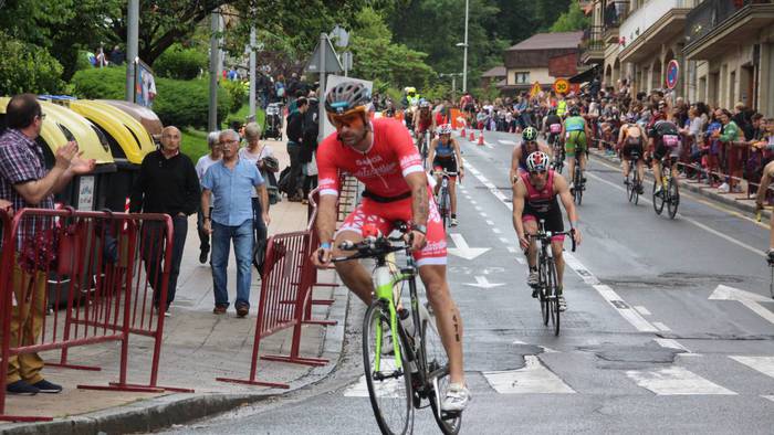 Zarauzko Triatloiarentzat data berri bat bilatzeko lanean ari dira
