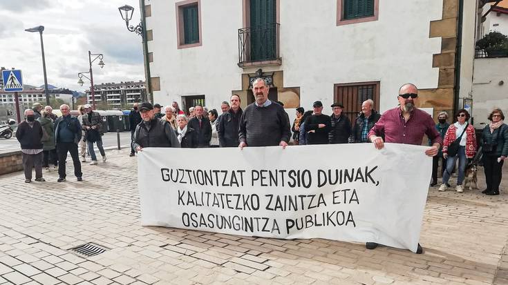 Pentsio publiko, duin eta bidezkoen alde sinadurak biltzen jarraitzen dute