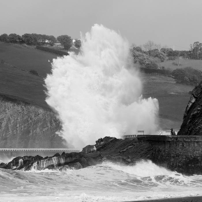 Ireki dute kostako errepidea