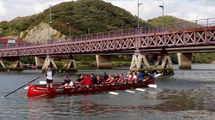 Beteranoen traineru estropada jokatuko da larunbat arratsaldean