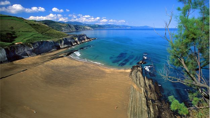 Itzurun aukeratu dute hondartzarik ederrena 'Hola' aldizkariko irakurleek