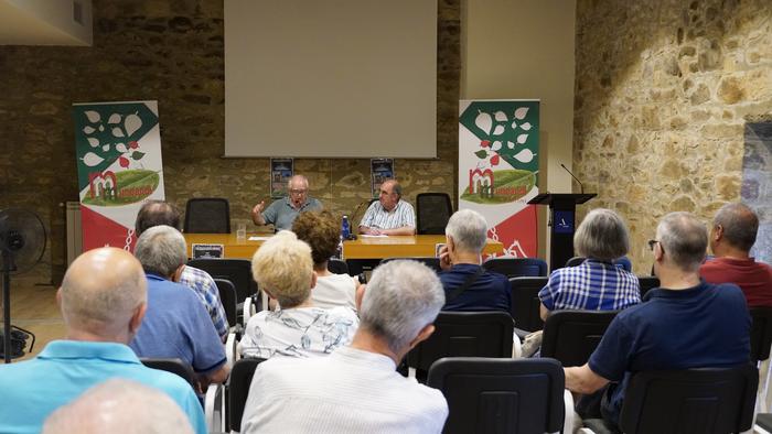 Eusko Gudarosteaz aritu da Iñaki Goiogana historialaria Basazabalen