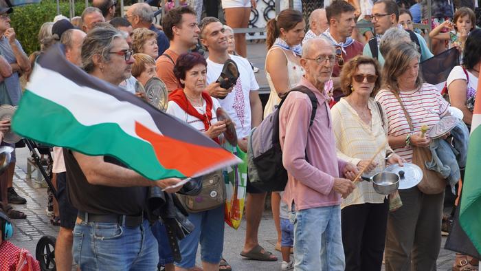 Palestinaren askatasuna aldarrikatzeko mobilizatzera deitu dute hainbat herritako talde feministek