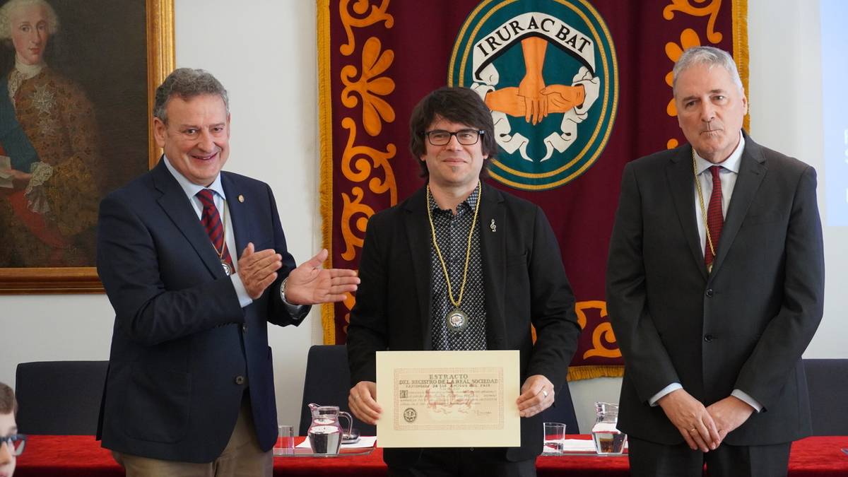 Gaurtik, Euskalerriaren Adiskideen Elkarteko adiskide numerarioa da Joseba Beristain konpositorea