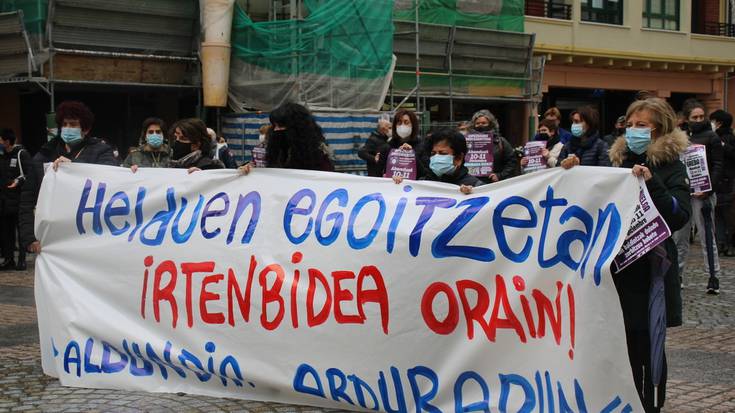 Gaurko eta biharko lanuzteekin, 246 egun egingo dituzte greban Gipuzkoako zentroetako beharginek