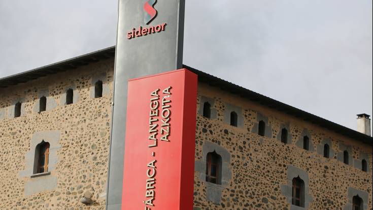 ELA eta LAB sindikatuek "gezurretan" aritzea egotzi diote Sidenorri