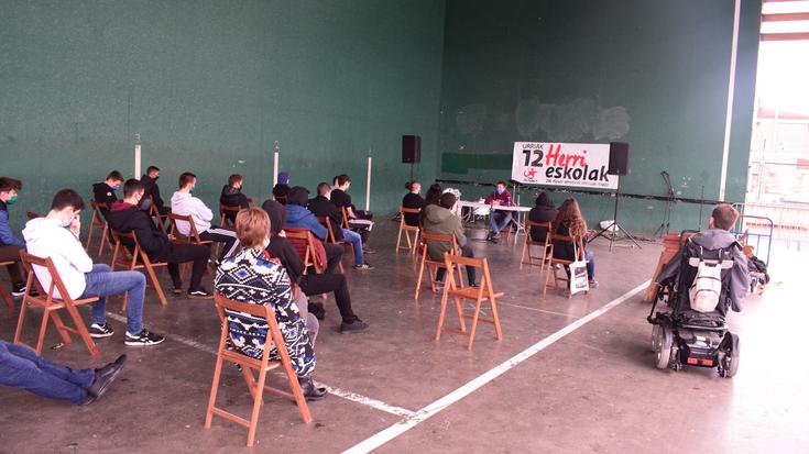 Urriaren 12aren harira, Herri Eskolak izan dira gaur herrian