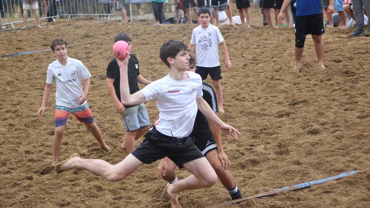 Eskubaloia euriaren aurka lehian