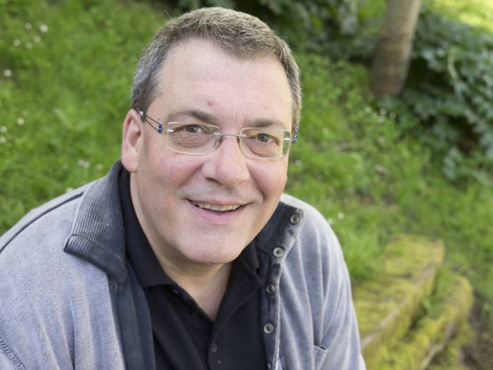 Alex Oliden: «Jendarte sano bat lortzera dago bideratuta gure programa»