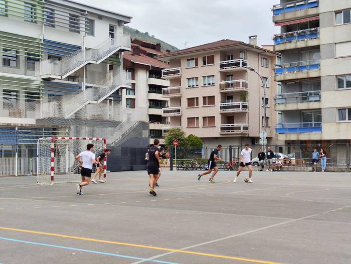 Txakoli Fuola eta Intzak Lo Ta Jangok Me taldeak izango dira aurrez aurre futbito txapelketako final handian