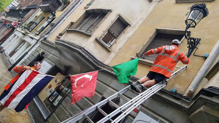 Zumaia Olarro Egunerako janzten ari dira