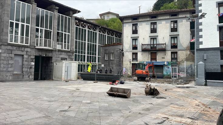 Hasi dituzte Frontoi Txiki ondoko eremua eraberritzeko lanak