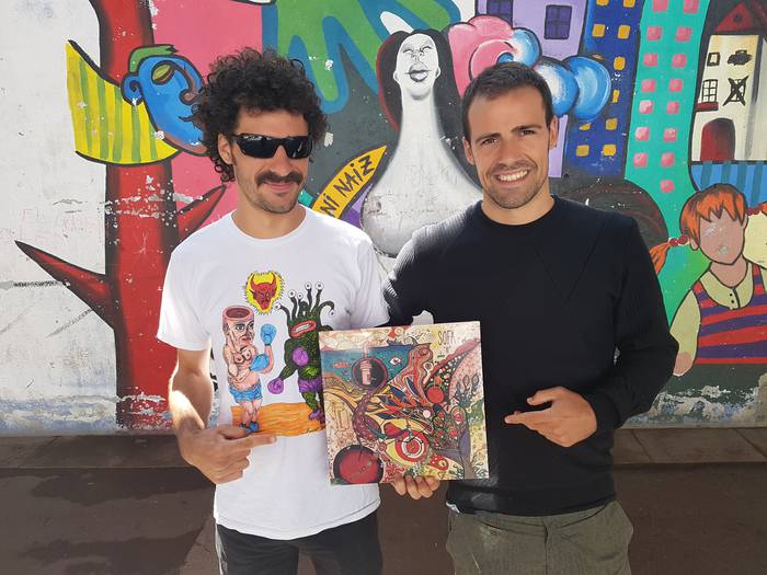 Sofaren rock instrumentala bueltan da disko berriarekin