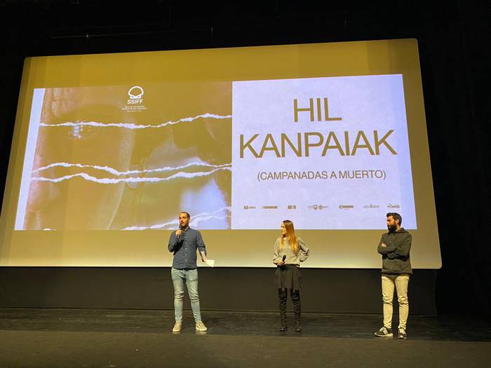 Herritarren galdera artean aurkeztu dute 'Hil kanpaiak' filma Azpeitian