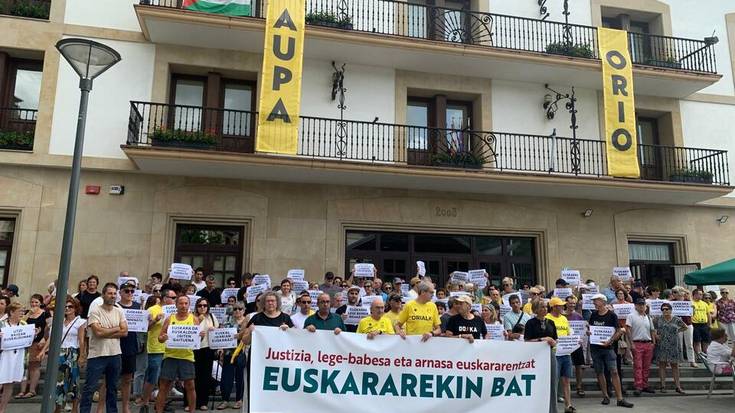 Euskararentzat justizia eskatu dute oriotarrek