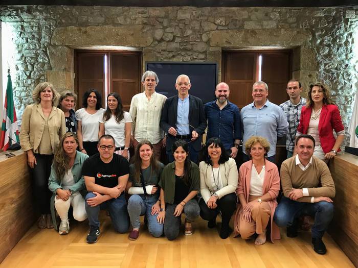 Iñaki Ostolaza, Zumaiako alkate berria: "Denekin eta denentzat lan egitera goaz"