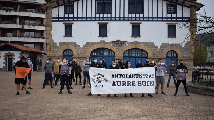 'Eurocopa honi ez!' dinamikari babesa erakutsi diote Zumaian