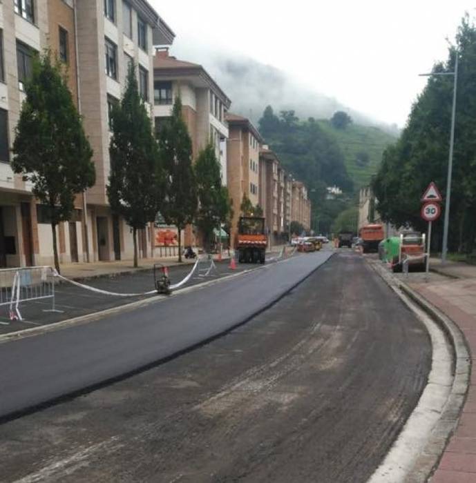Hainbat auzotan eta kaletan asfaltatze lanak egingo ditu Azpeitiko Udalak